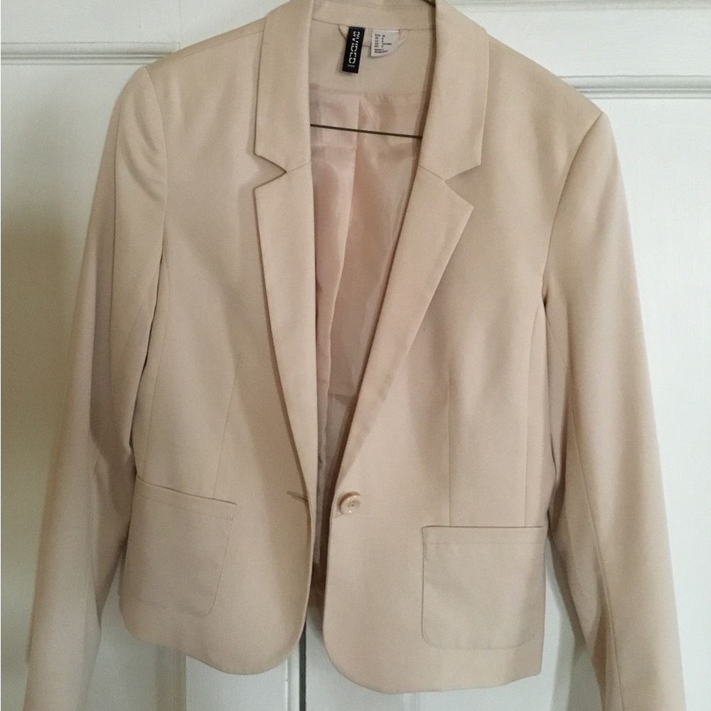 Divided H&M Light Pink button down Blazer with front pockets.